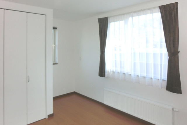 洋室１: ２階にある洋室は 息子さん達のお部屋です。