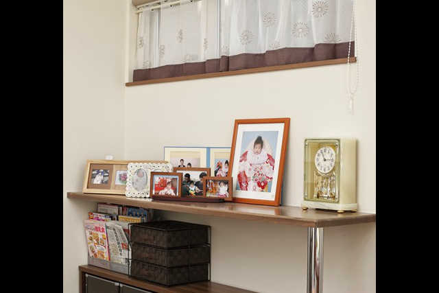 カウンター： ダイニングには、写真を飾ったり パソコンスペースにも使える カウンターを設置。