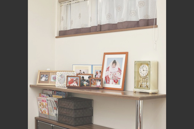 カウンター： ダイニングには、写真を飾ったり パソコンスペースにも使える カウンターを設置。