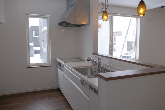 キッチン: オープンスタイル、お子様を見ながら調理