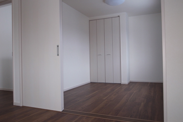 洋室2： 将来を考え仕切れるように