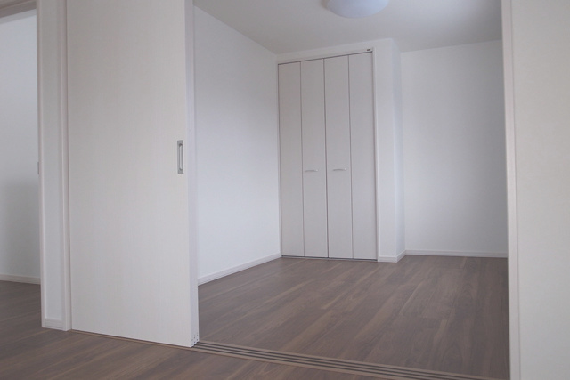 洋室2： 将来を考え仕切れるように