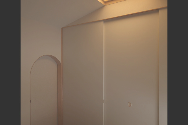 水屋入口と収納扉