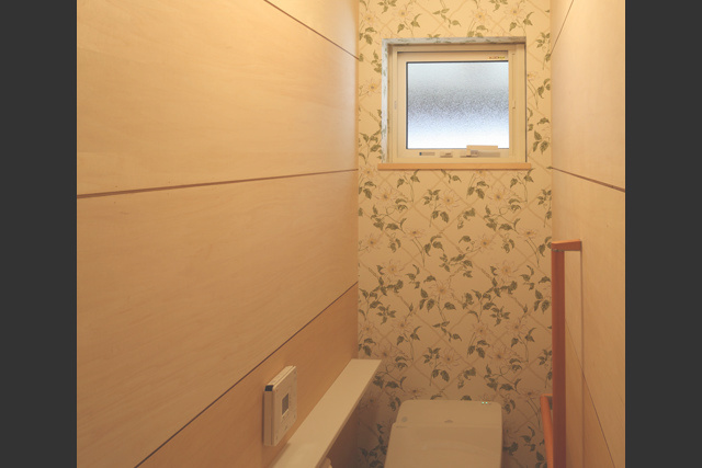 階段、左壁はキャンバス